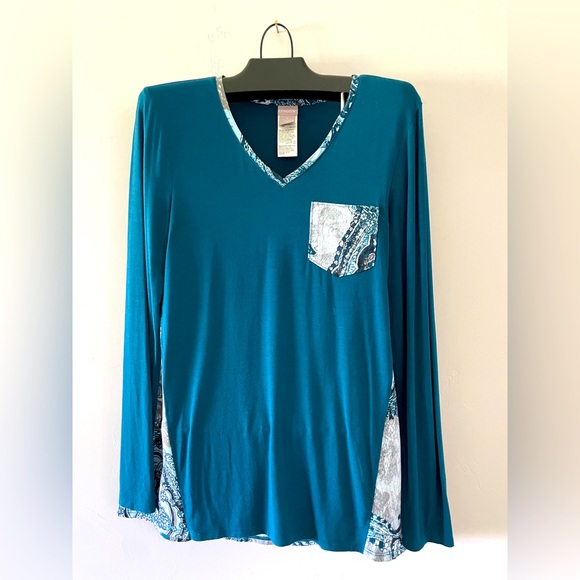 Chico’s size 0 top. Knit front with woven back. - Picture 1 of 4